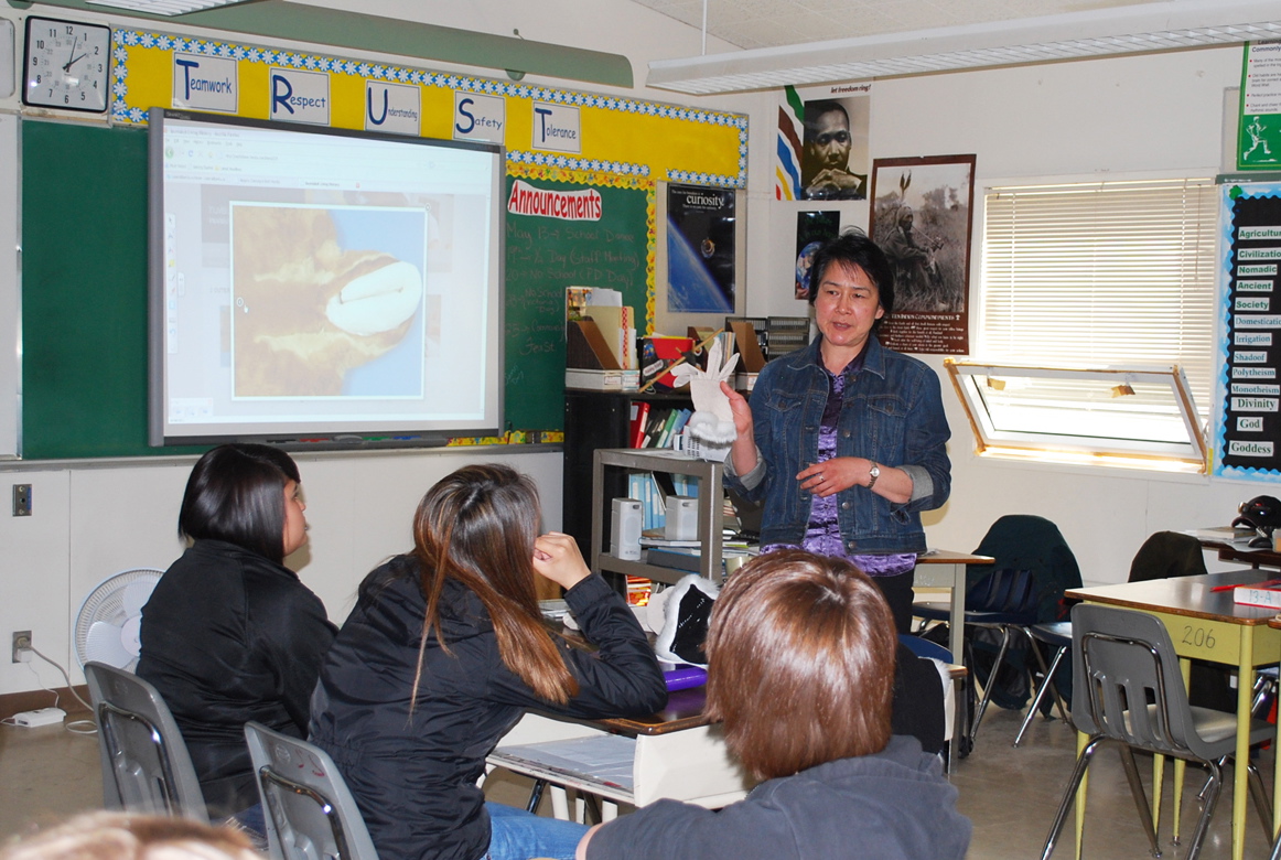 Catherine Cockney presenting the project at an Inuvik school